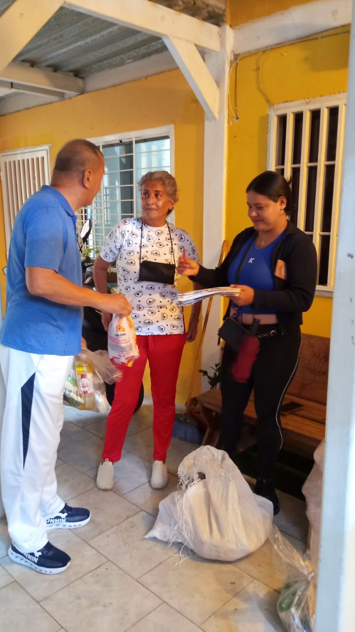 CONSEJO COMUNAL "TERRAZAS DE PARAMACAY II" OTORGÓ BENEFICIOS ALIMENTICIOS A 23 ADULTOS MAYORES DE LA COMUNIDAD